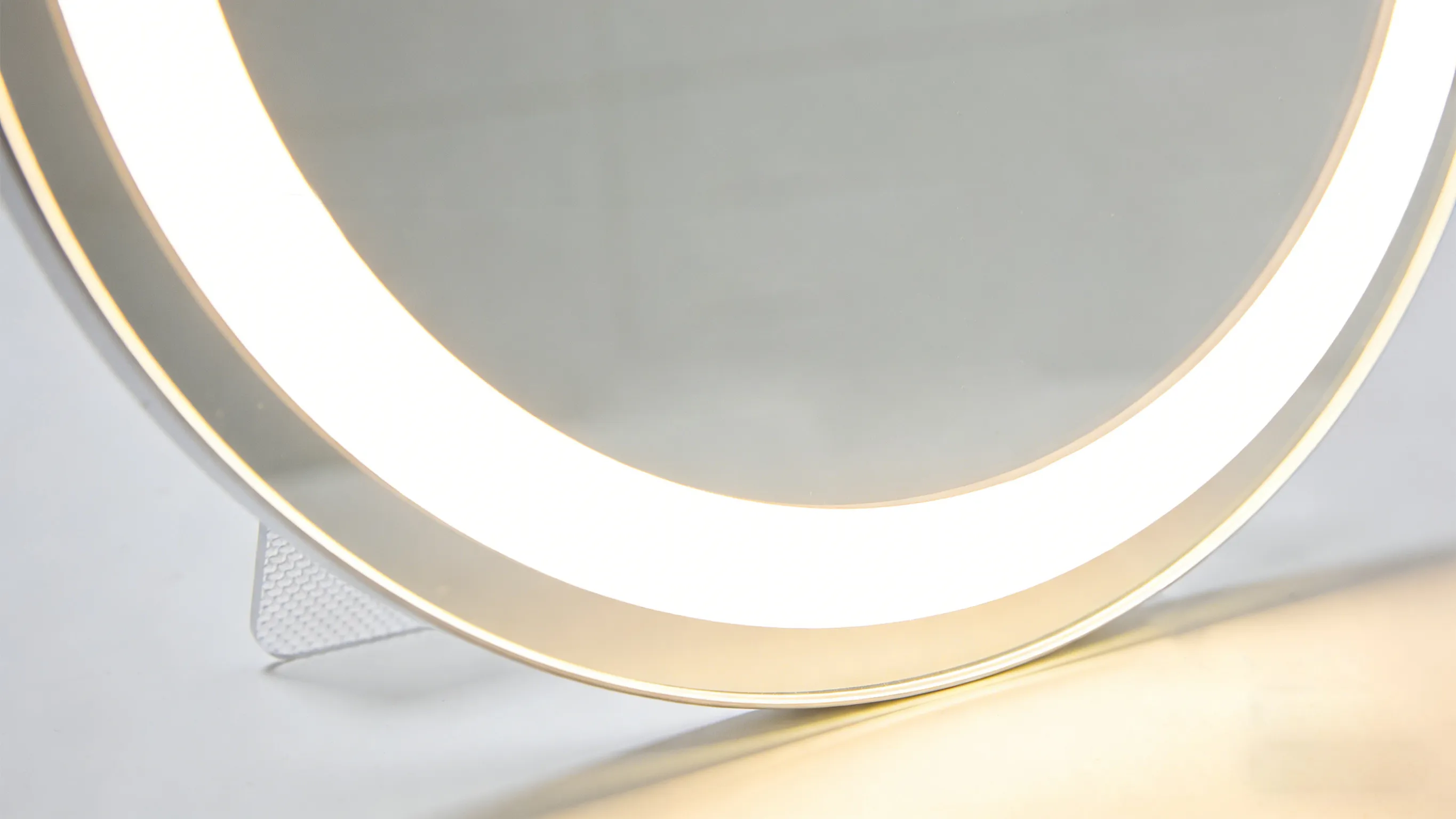 How to Choose High-Quality Glass for Your Custom LED Makeup Vanity Mirror